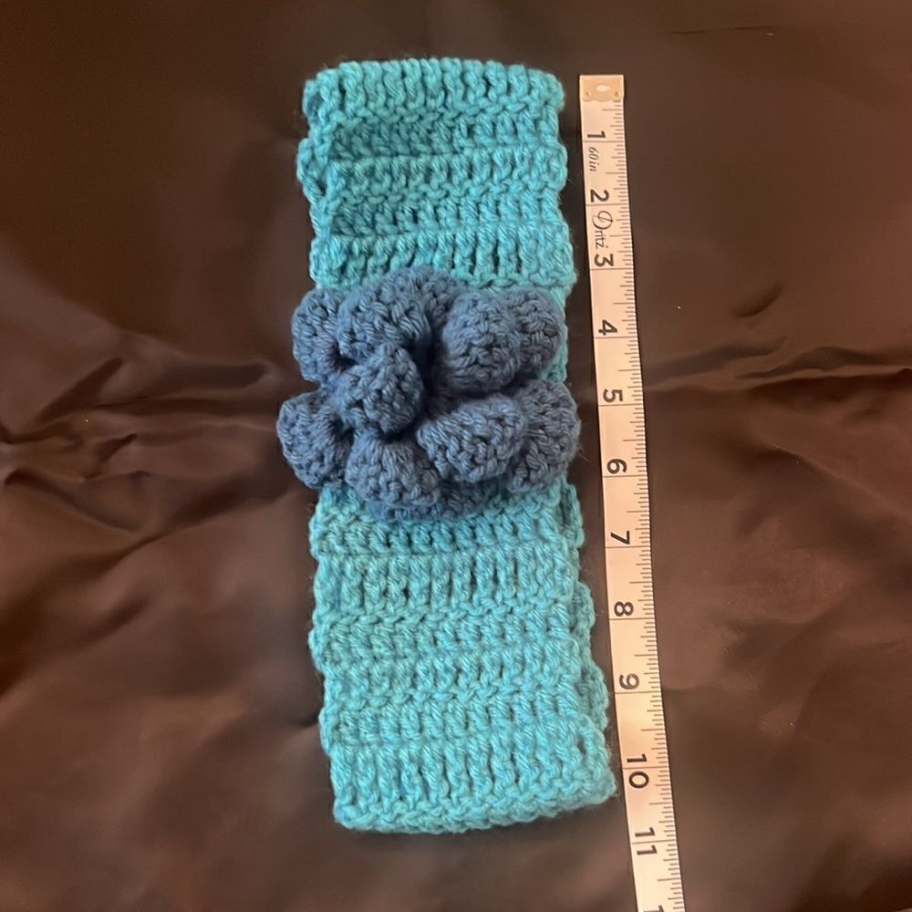 NWT Angelas Designs hand crocheted ear warmer headband with double flower - Picture 2 of 6